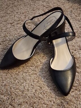 ® Black Pointed-Toe Slingback Flats